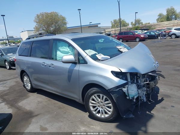 2016 TOYOTA SIENNA XLE PREMIUM 8 PASSENGER
