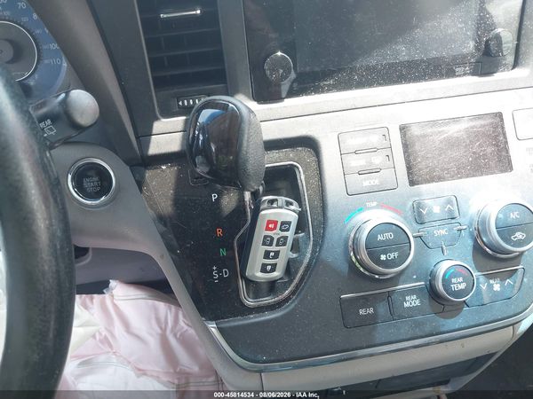 2016 TOYOTA SIENNA XLE PREMIUM 8 PASSENGER