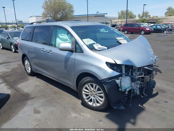2016 TOYOTA SIENNA XLE PREMIUM 8 PASSENGER