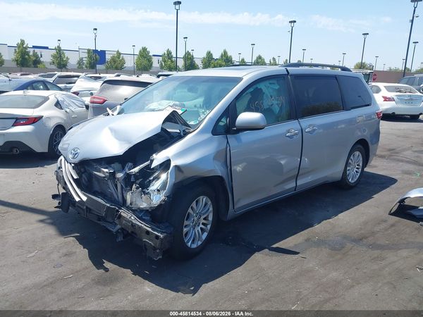 2016 TOYOTA SIENNA XLE PREMIUM 8 PASSENGER