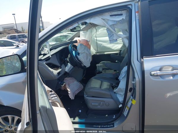 2016 TOYOTA SIENNA XLE PREMIUM 8 PASSENGER