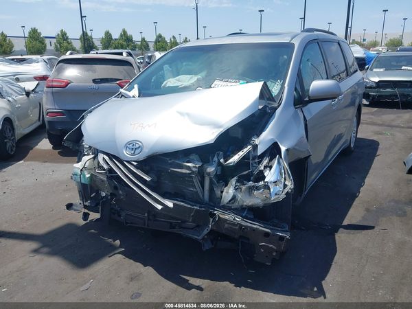 2016 TOYOTA SIENNA XLE PREMIUM 8 PASSENGER