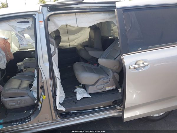 2016 TOYOTA SIENNA XLE PREMIUM 8 PASSENGER