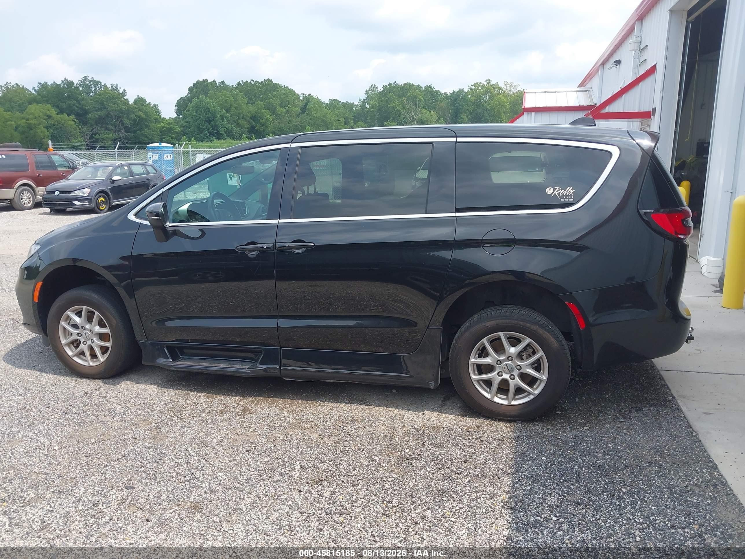 2023 CHRYSLER PACIFICA TOURING