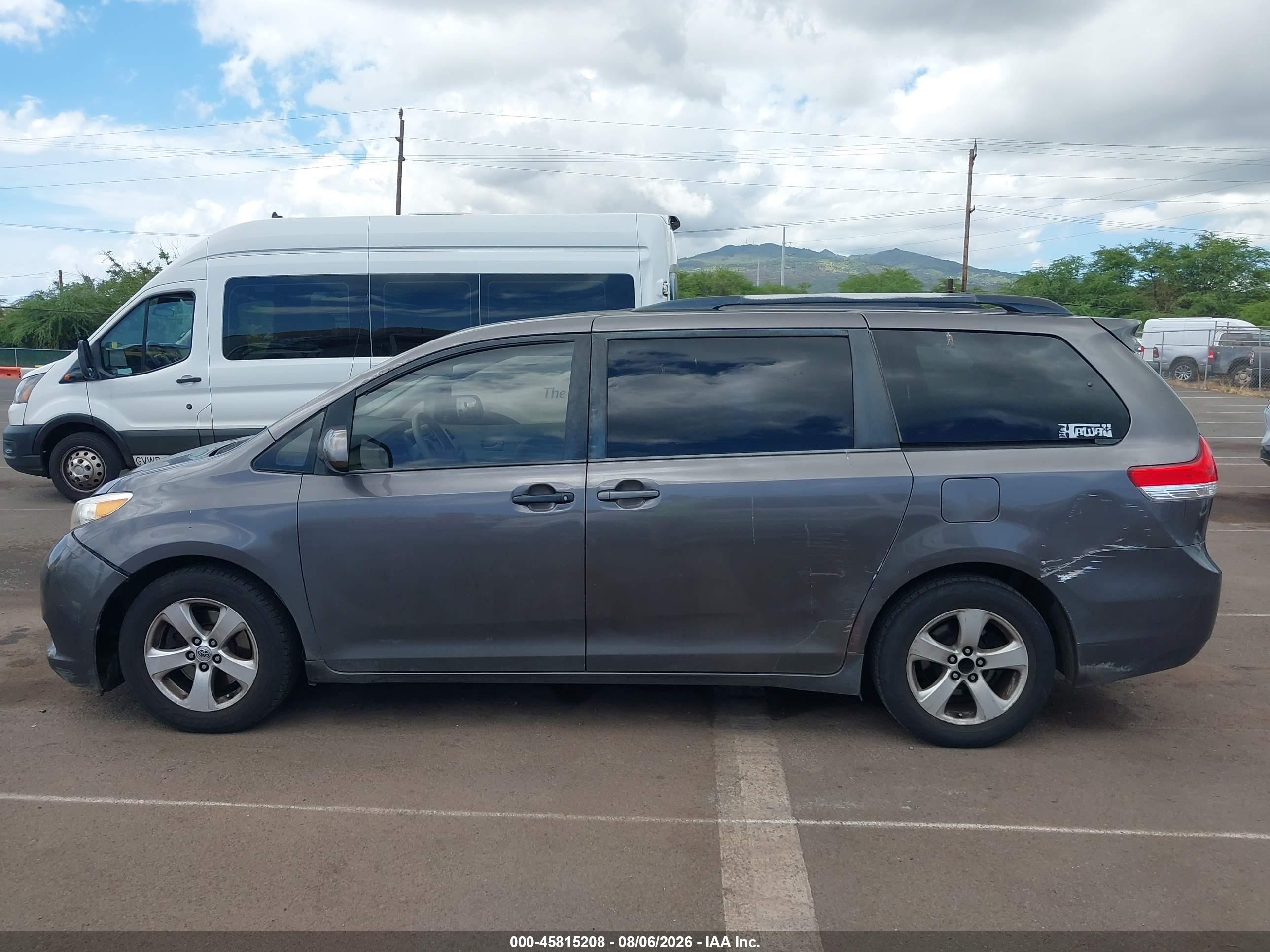 2013 TOYOTA SIENNA