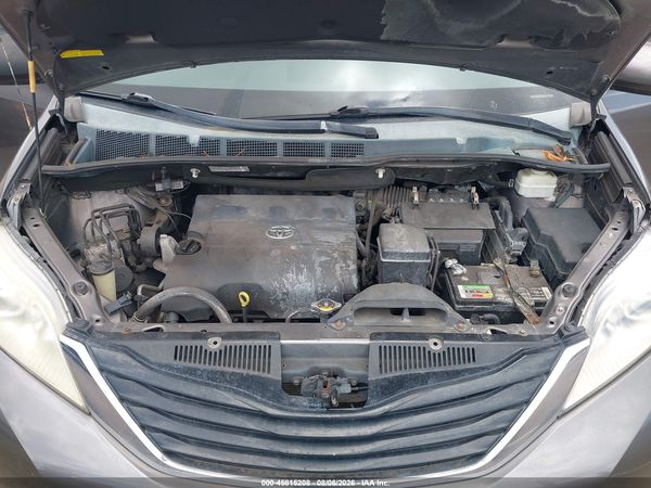 2013 TOYOTA SIENNA