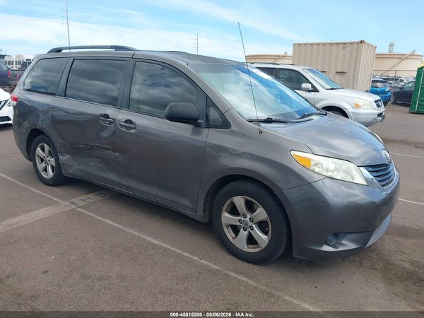 2013 TOYOTA SIENNA