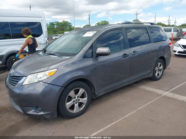 2013 TOYOTA SIENNA