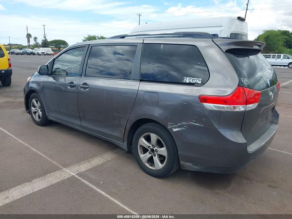 2013 TOYOTA SIENNA