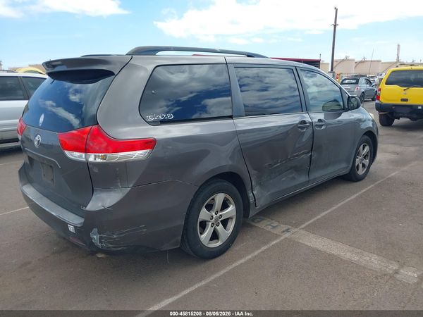 2013 TOYOTA SIENNA