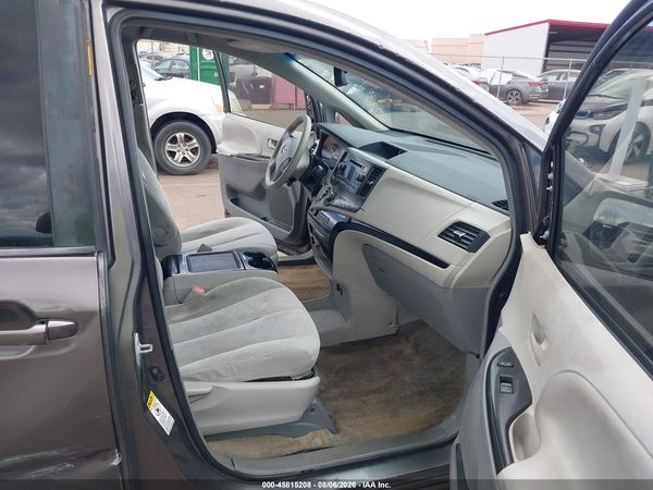 2013 TOYOTA SIENNA