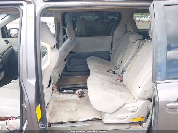 2013 TOYOTA SIENNA