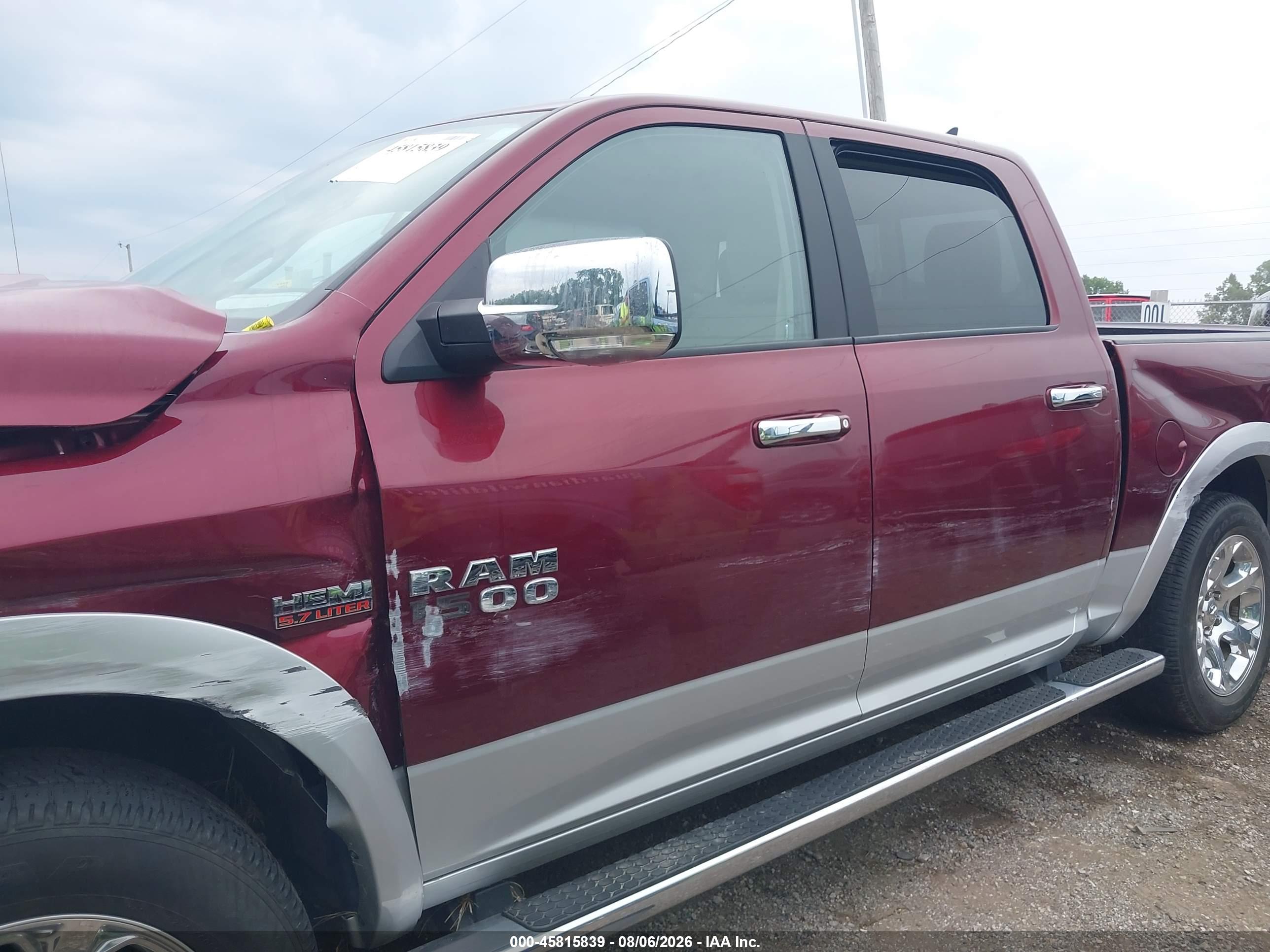 2017 RAM 1500 LARAMIE  4X4 5'7 BOX