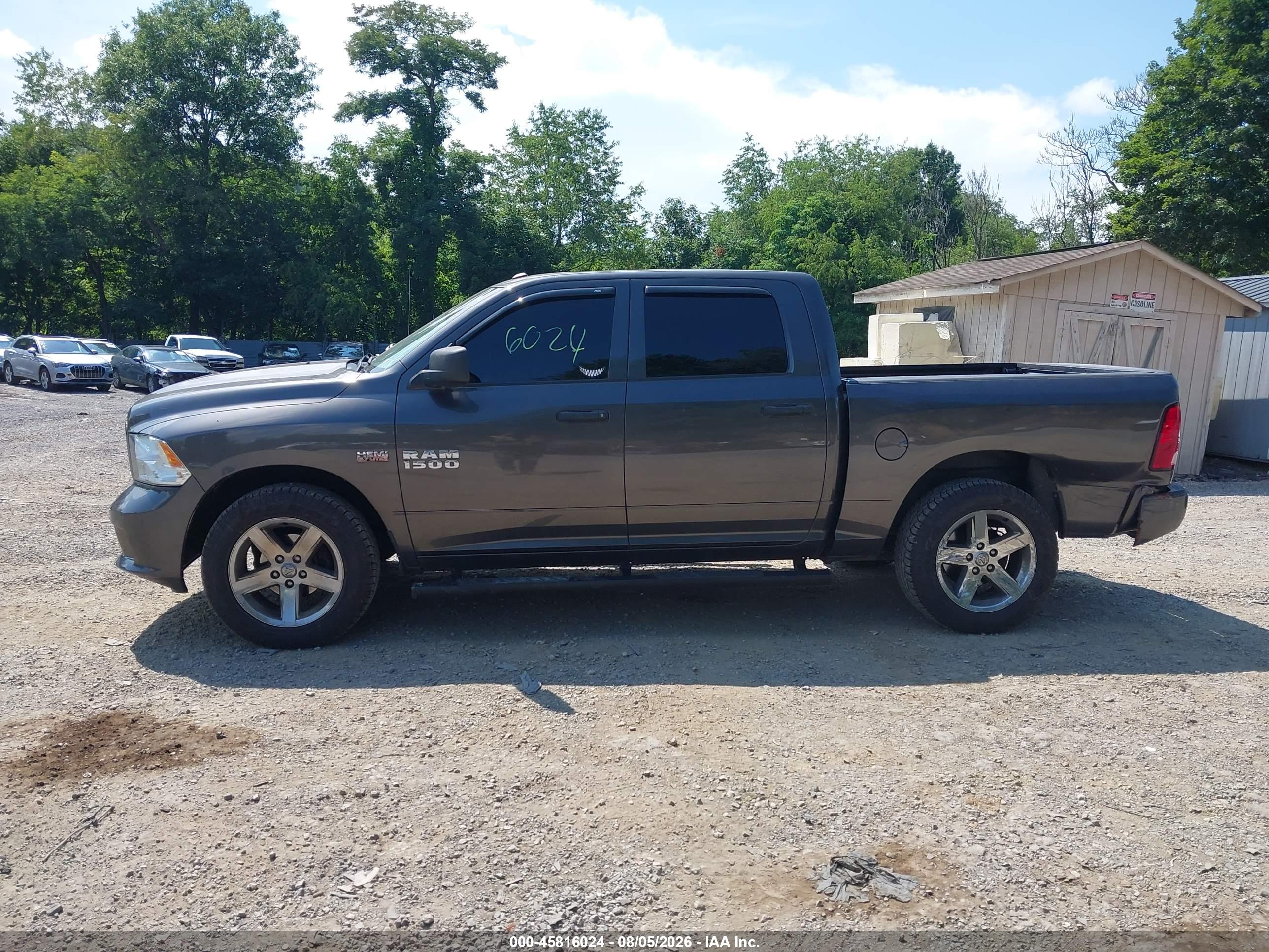 2018 RAM 1500 EXPRESS  4X4 5'7 BOX