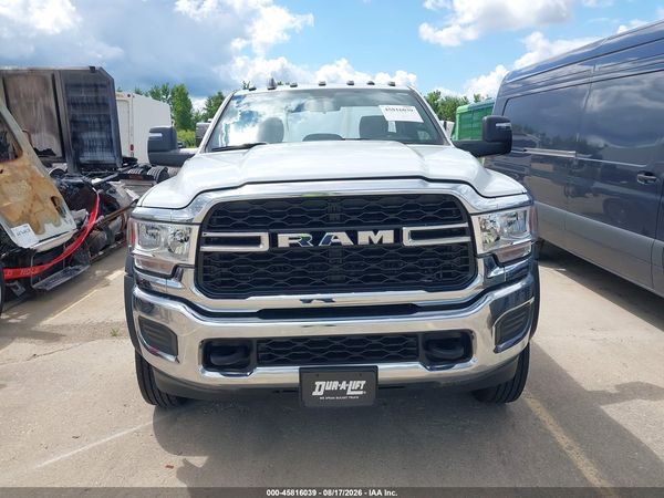 2024 RAM 5500 CHASSIS TRADESMAN/SLT