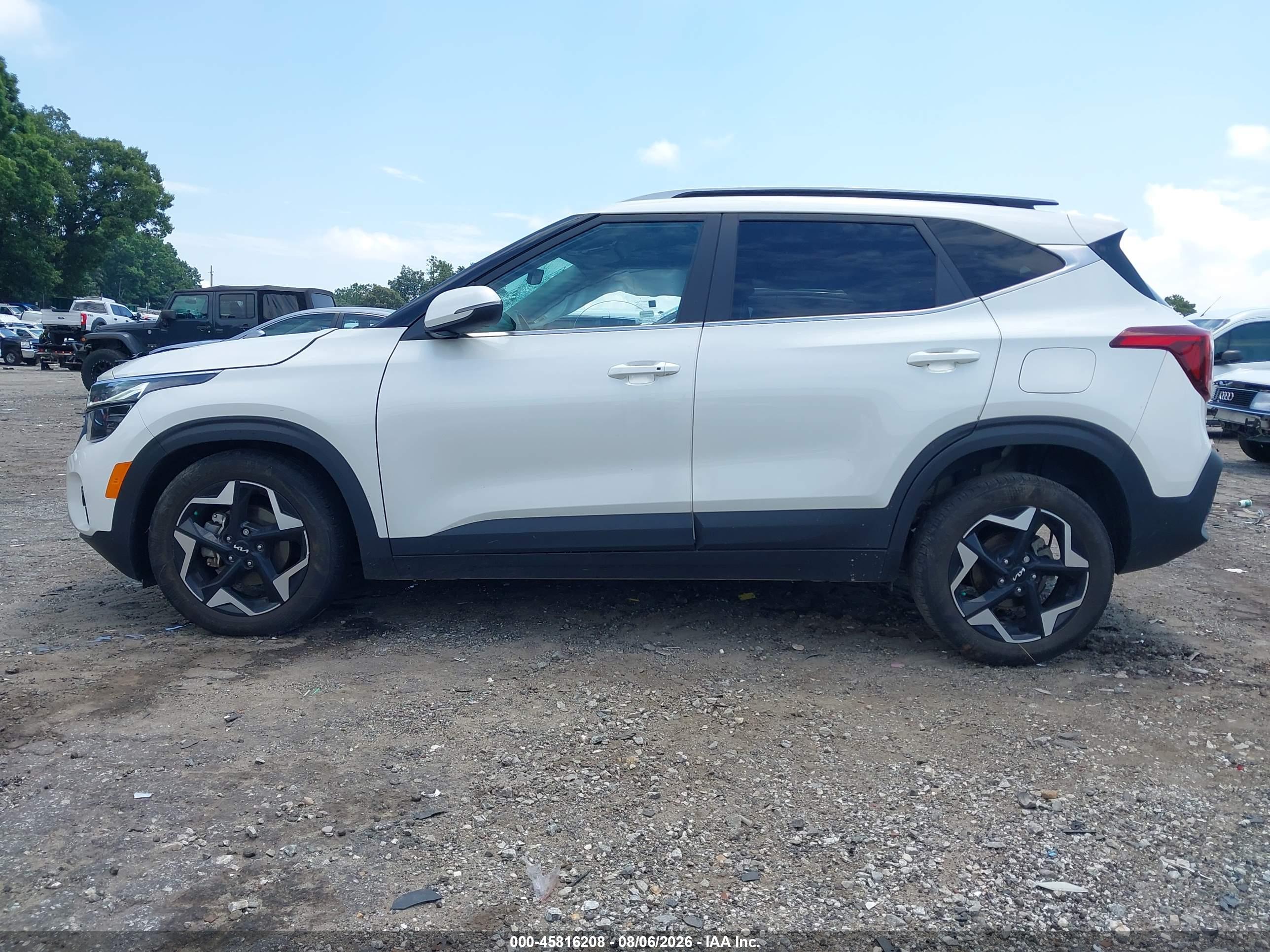 2024 KIA SELTOS EX