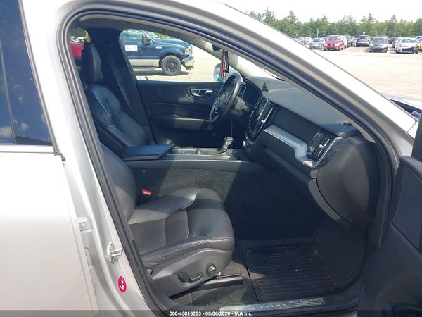 2018 VOLVO XC60 T6 MOMENTUM