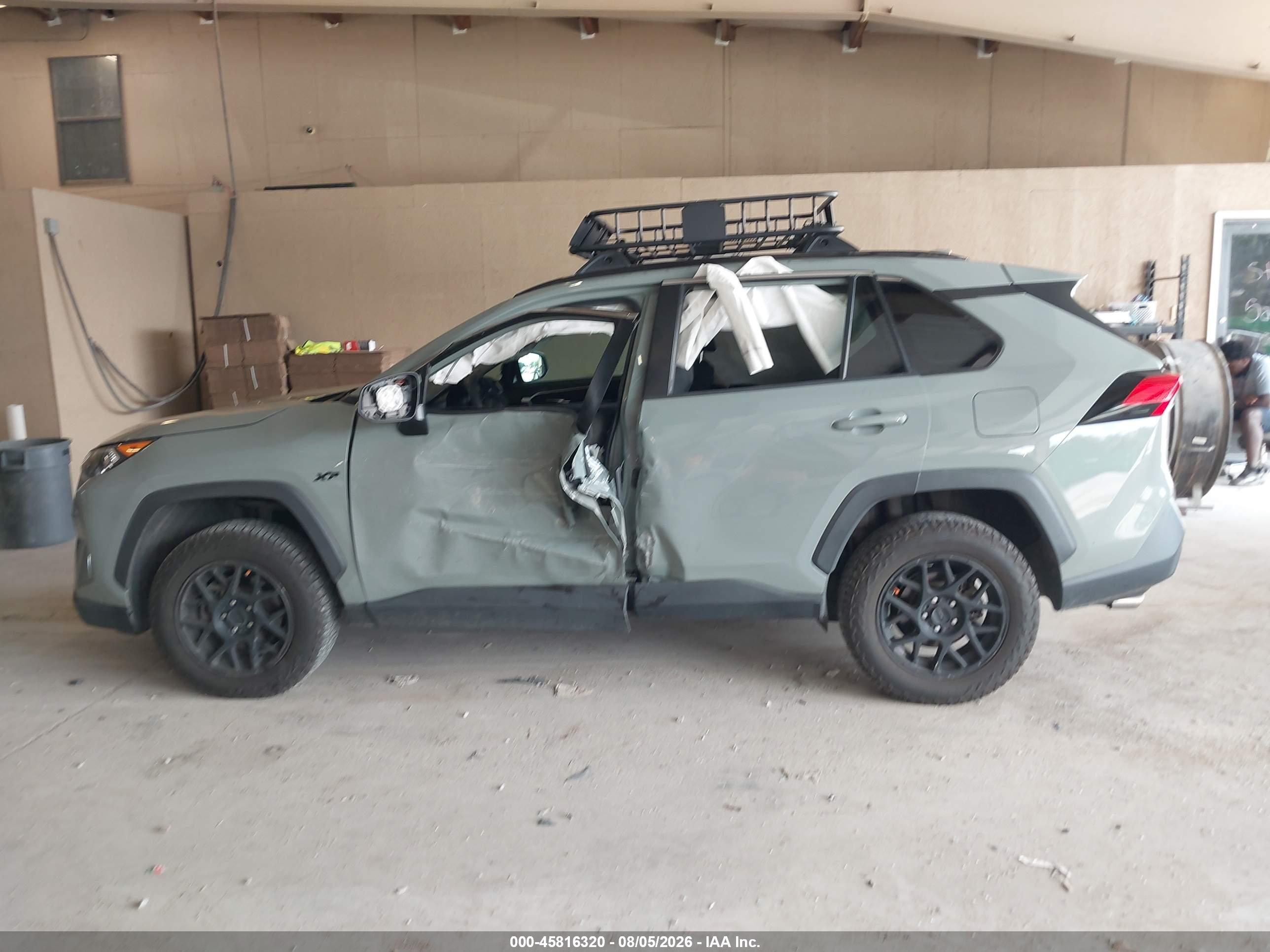2021 TOYOTA RAV4 XLE