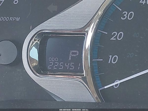 2013 TOYOTA SIENNA LIMITED 7 PASSENGER — I7