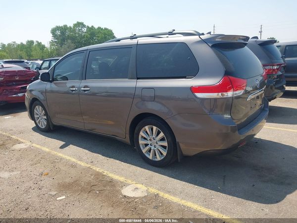 2013 TOYOTA SIENNA LIMITED 7 PASSENGER — I117