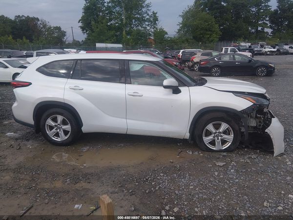 2022 TOYOTA HIGHLANDER LE