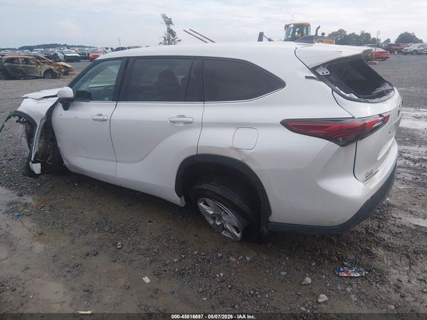 2022 TOYOTA HIGHLANDER LE