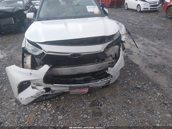 2022 TOYOTA HIGHLANDER LE