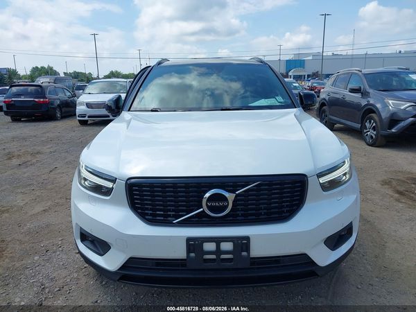 2022 VOLVO XC40 T5 R-DESIGN