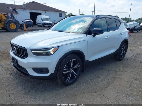 2022 VOLVO XC40 T5 R-DESIGN