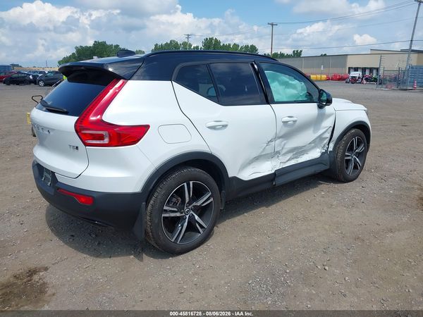 2022 VOLVO XC40 T5 R-DESIGN