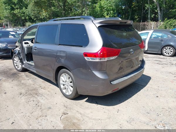 2012 TOYOTA SIENNA XLE 7 PASSENGER — I3