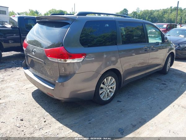 2012 TOYOTA SIENNA XLE 7 PASSENGER — I4