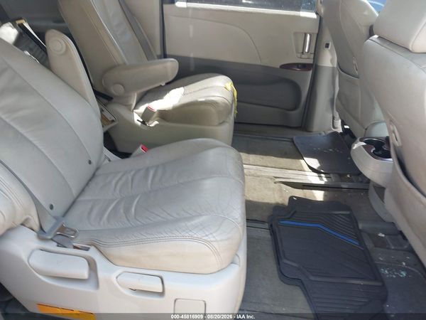 2012 TOYOTA SIENNA XLE 7 PASSENGER — I8