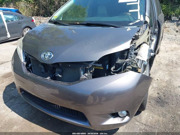 2012 TOYOTA SIENNA XLE 7 PASSENGER — I152