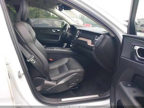 2021 VOLVO XC60 T5 MOMENTUM
