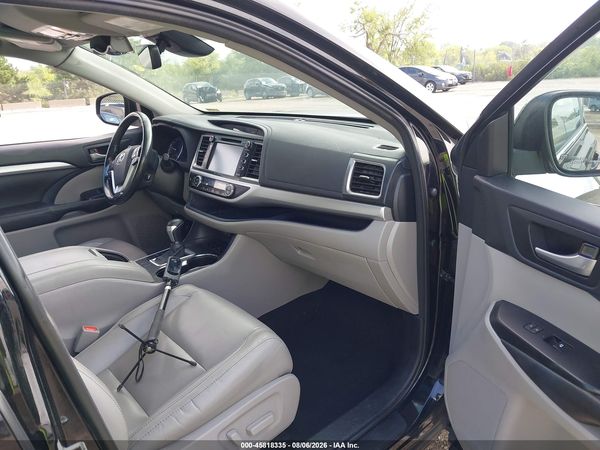2017 TOYOTA HIGHLANDER XLE