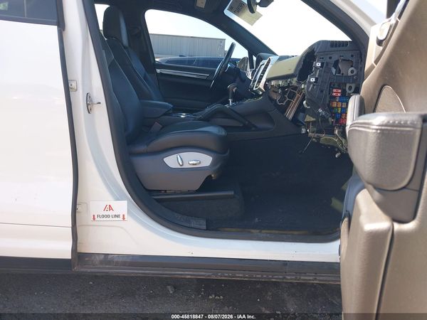 2014 PORSCHE CAYENNE
