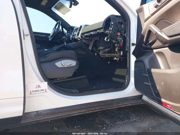 2014 PORSCHE CAYENNE