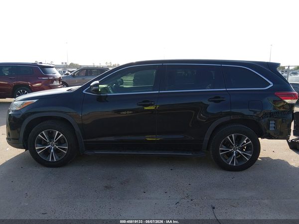 2017 TOYOTA HIGHLANDER LE