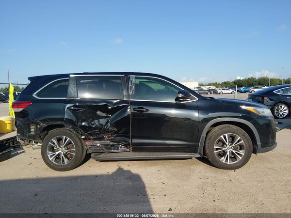 2017 TOYOTA HIGHLANDER LE