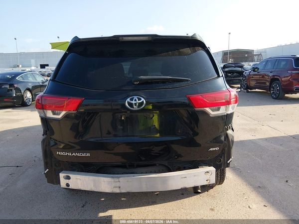 2017 TOYOTA HIGHLANDER LE