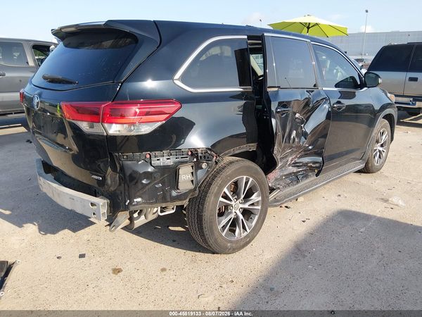 2017 TOYOTA HIGHLANDER LE