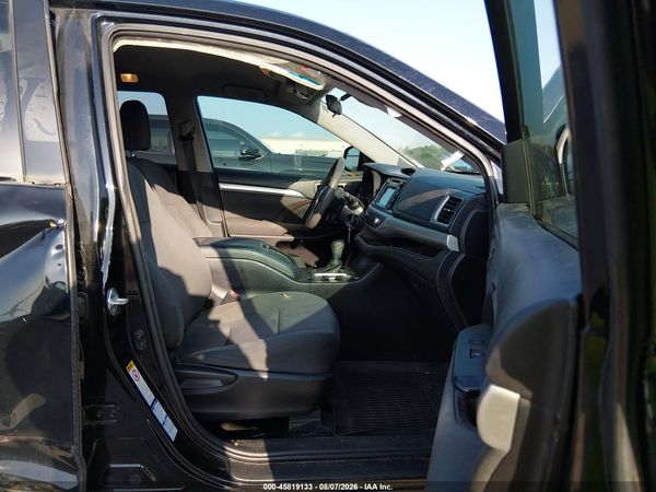 2017 TOYOTA HIGHLANDER LE