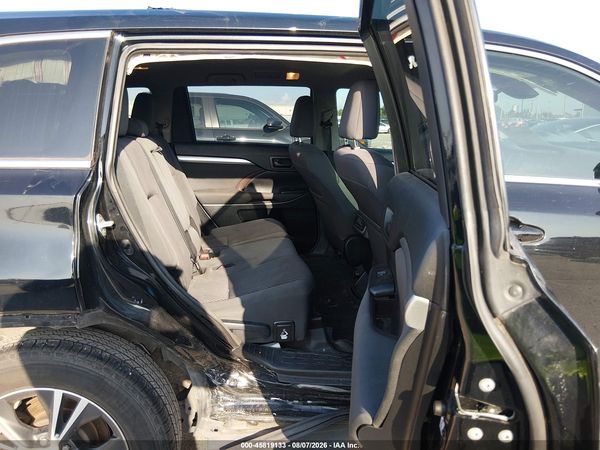 2017 TOYOTA HIGHLANDER LE