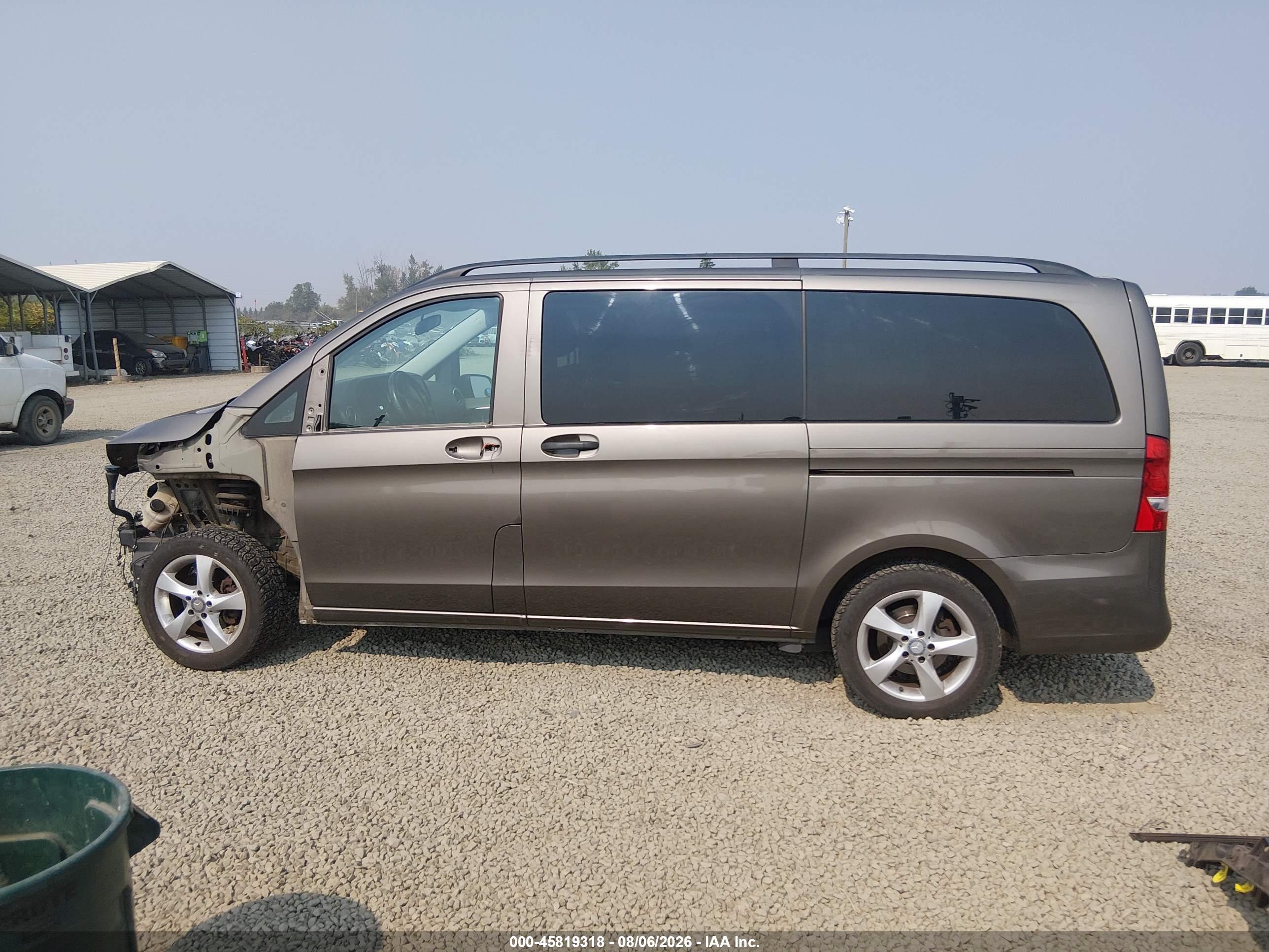 2016 MERCEDES-BENZ METRIS