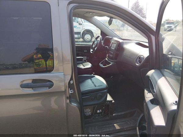 2016 MERCEDES-BENZ METRIS