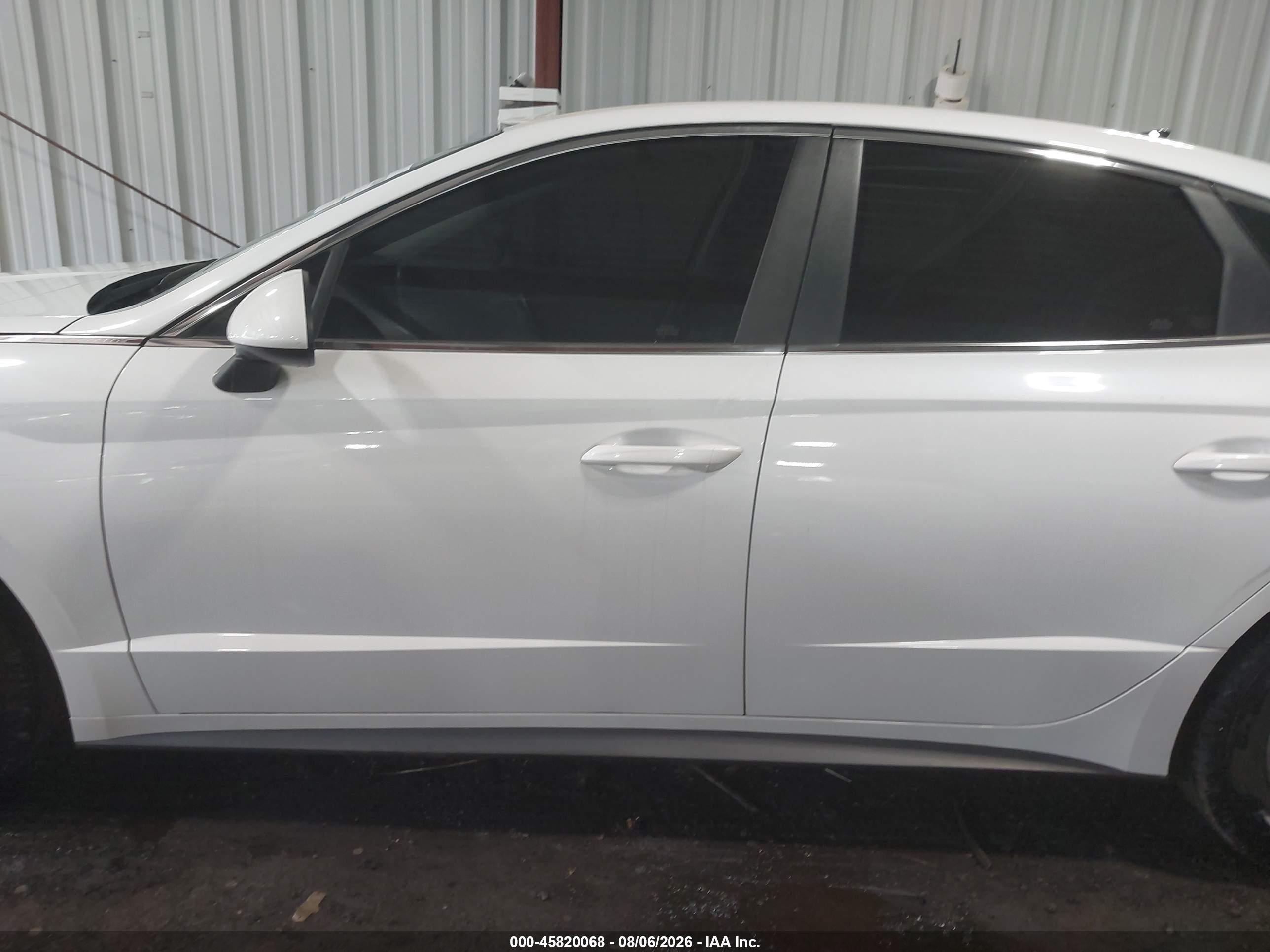 2022 HYUNDAI SONATA SE