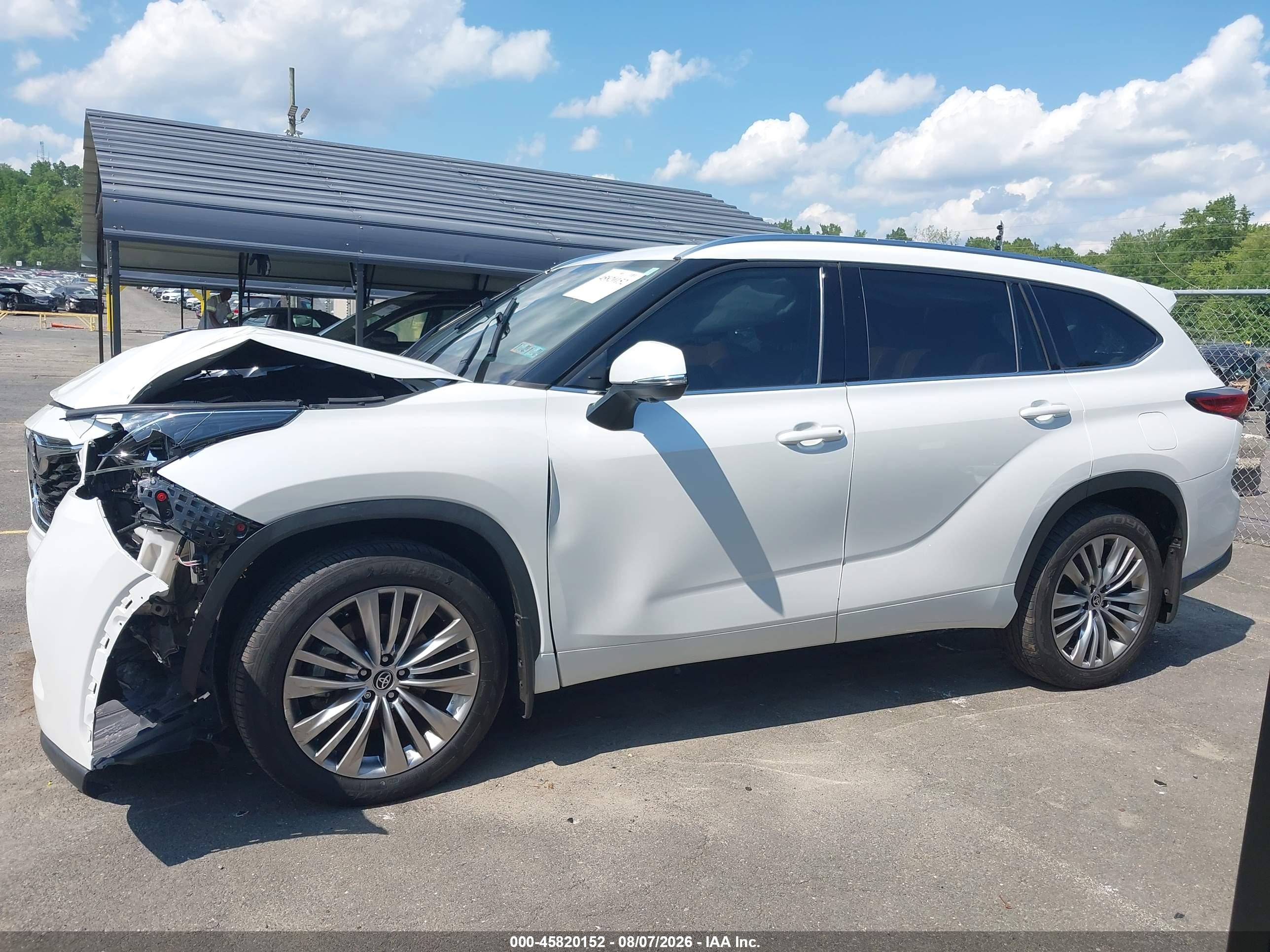 2023 TOYOTA HIGHLANDER PLATINUM