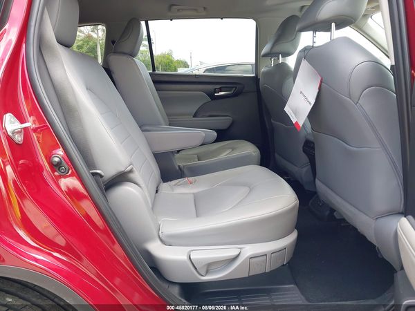 2025 TOYOTA HIGHLANDER XLE