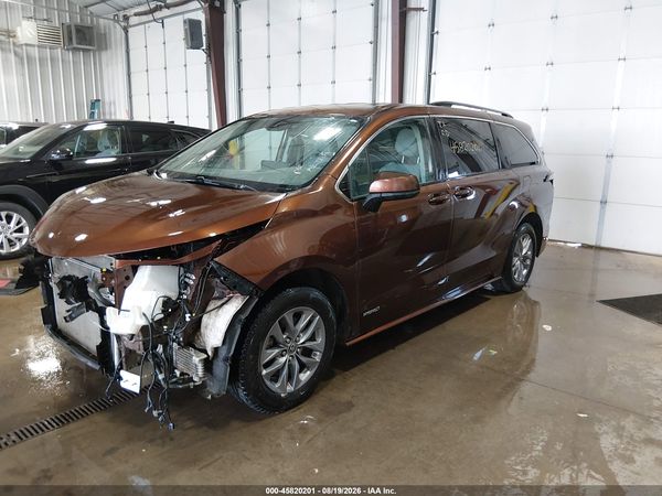 2021 TOYOTA SIENNA LE